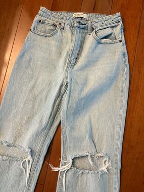 Abercrombie & Fitch High Rise Distressed Jeans Size 4 27” Light Wash 90s Relaxed